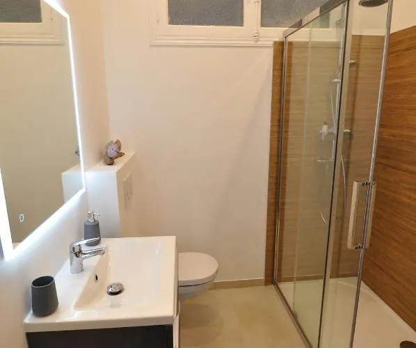 Palais -2-bedroom -ponteil -stayinantibes * Antibes